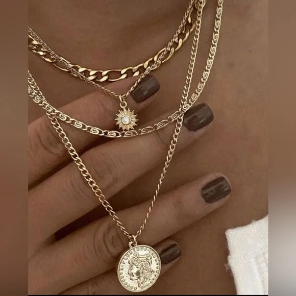 Gold 1pc Coin Multi Layered Chain Necklace - Picture 1 of 2